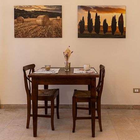 Palazzo Gessi Room And Breakfast Borghi Eksteriør bilde