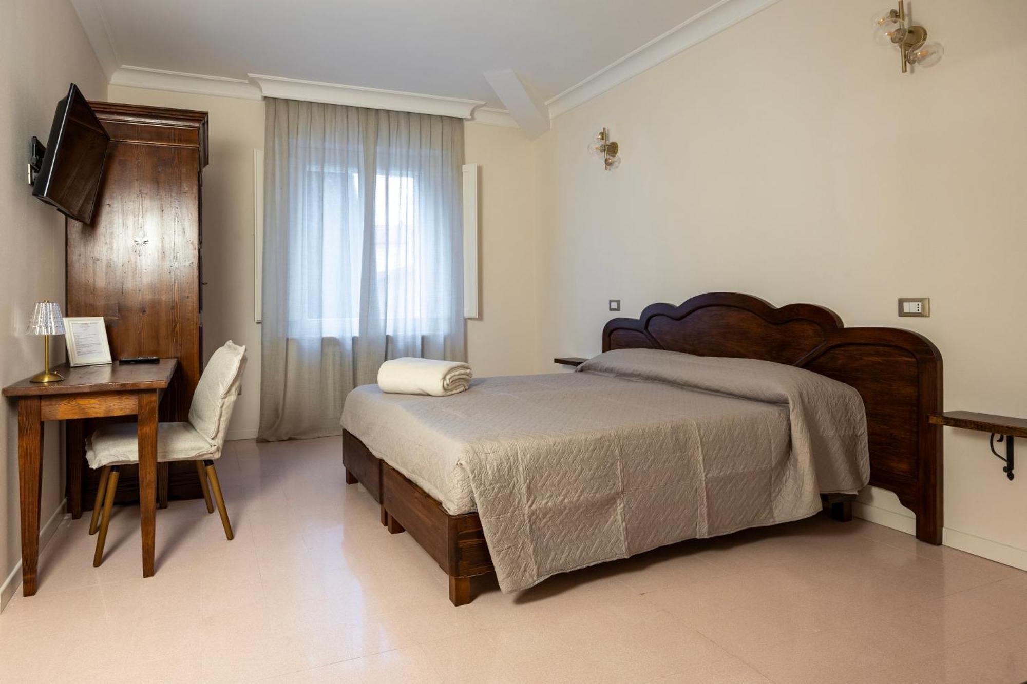 Palazzo Gessi Room And Breakfast Borghi Eksteriør bilde