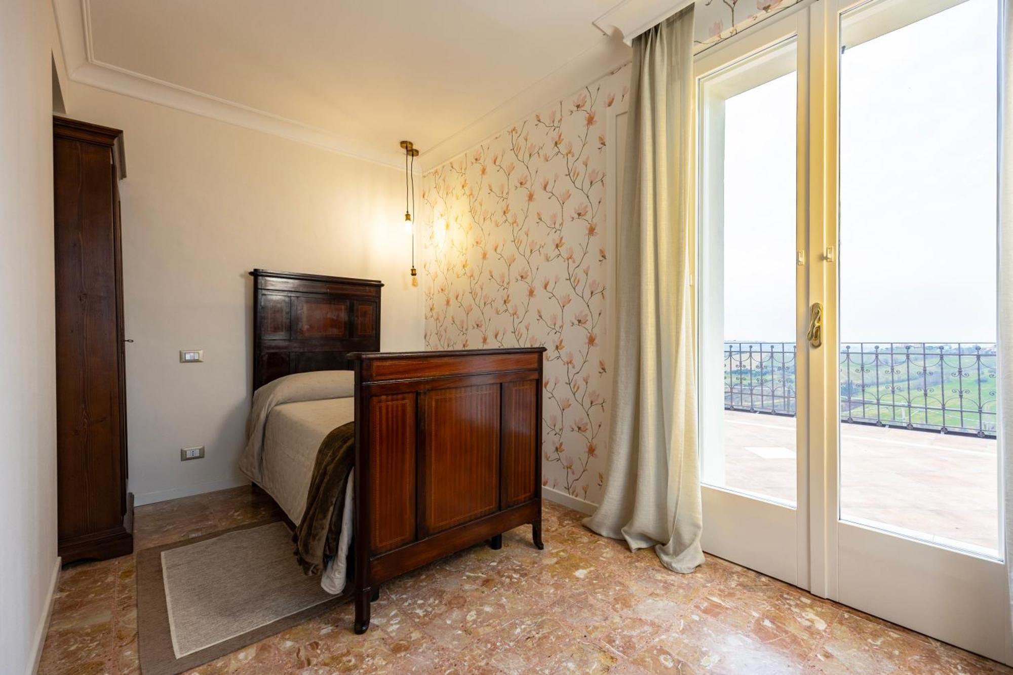Palazzo Gessi Room And Breakfast Borghi Eksteriør bilde